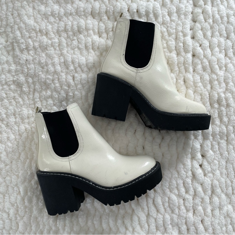 Forever 21 chunky heeled white ankle boots